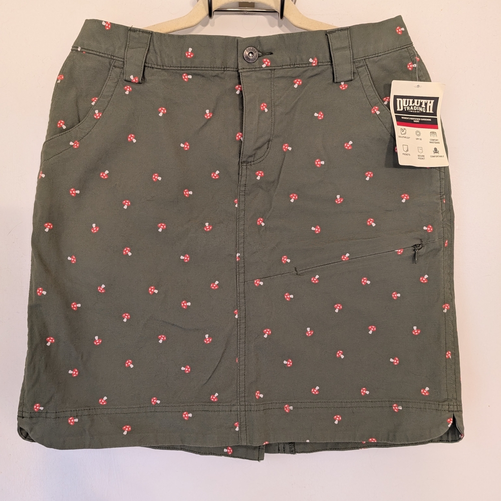 NWT Duluth Trading Co. Olive Green with Mushroom Print Mini SKORT, Size 8